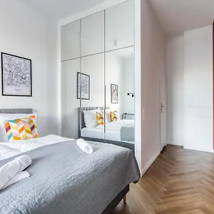 https://very-berry-kochanowskiego-6-4a-jezyce-self-check-in-24h.poznan-hotels.com