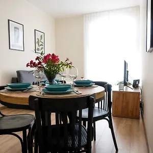 https://apartament-na-lazarzu-12.poznan-hotels.com
