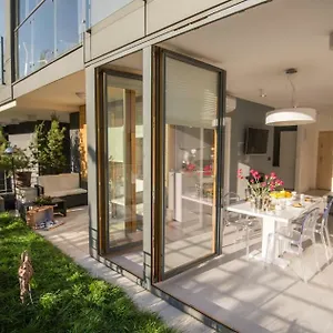 Apartament Garden Apartment Cracow- Shopping Mall 1Min, Underground Parking, Family Friendly, City Center, Kraków